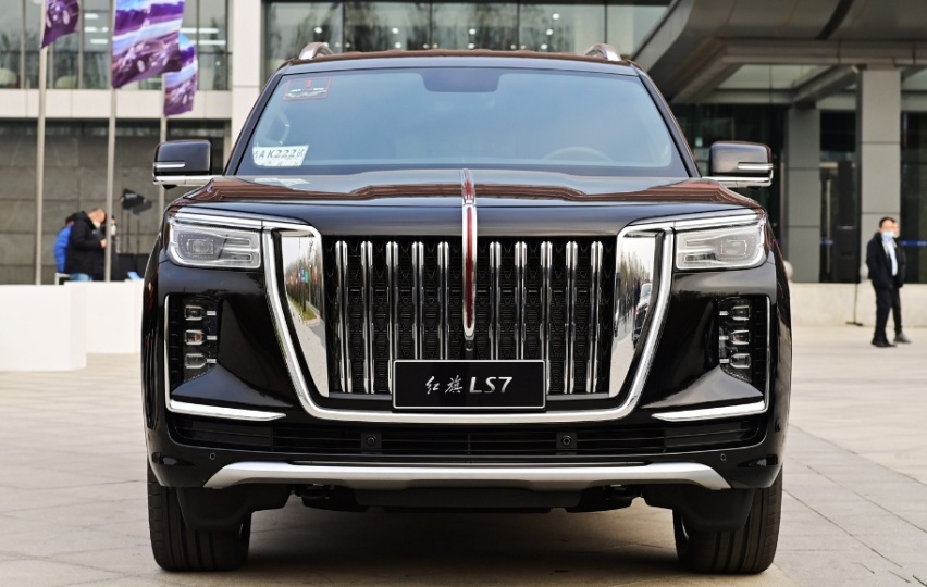 红旗顶级豪华SUV曝光，气势不输库里南，配4.0T V8+空气悬架