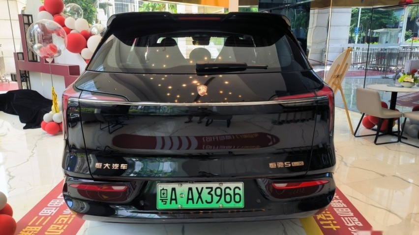 恒驰5到店实拍：用料足诚意足，真是30万以内最好的纯电SUV？