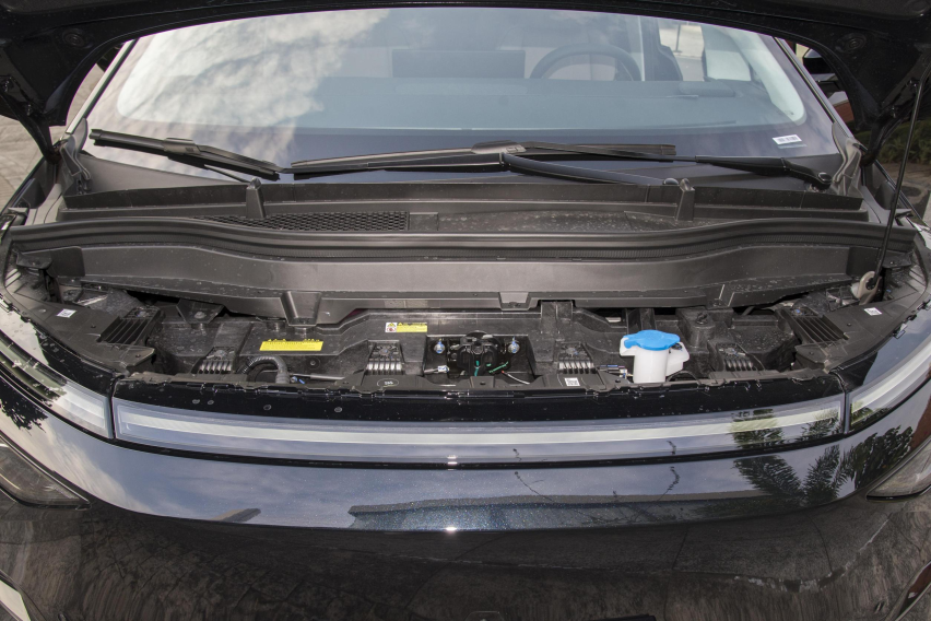 纯电智能大七座MPV，小鹏X9正式上市，售价35.98万起