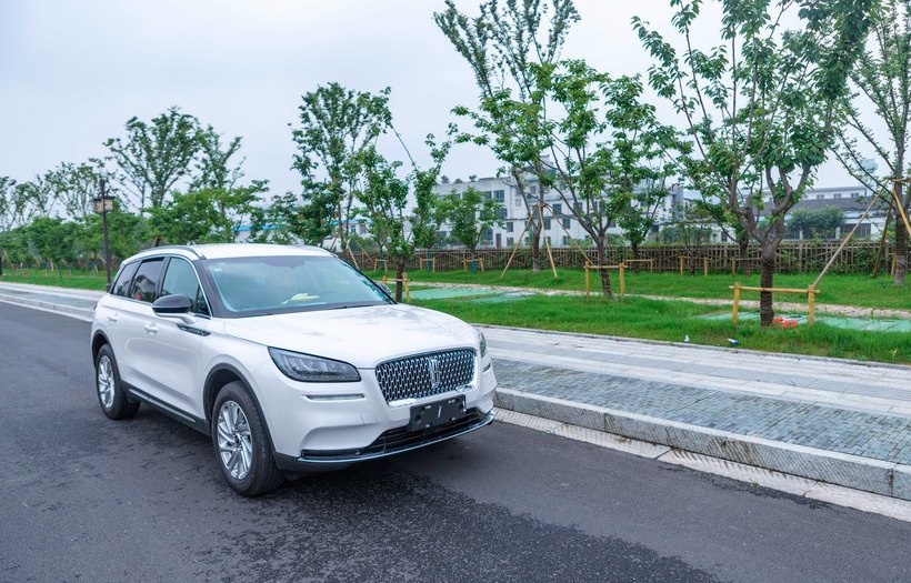 24.68万就能开走的豪华SUV，6.8s破百，油耗7.5L