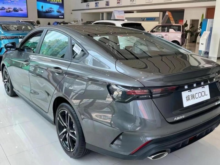7万级运动轿跑，破百7.1秒，油耗仅5.9L，实拍缤瑞COOL
