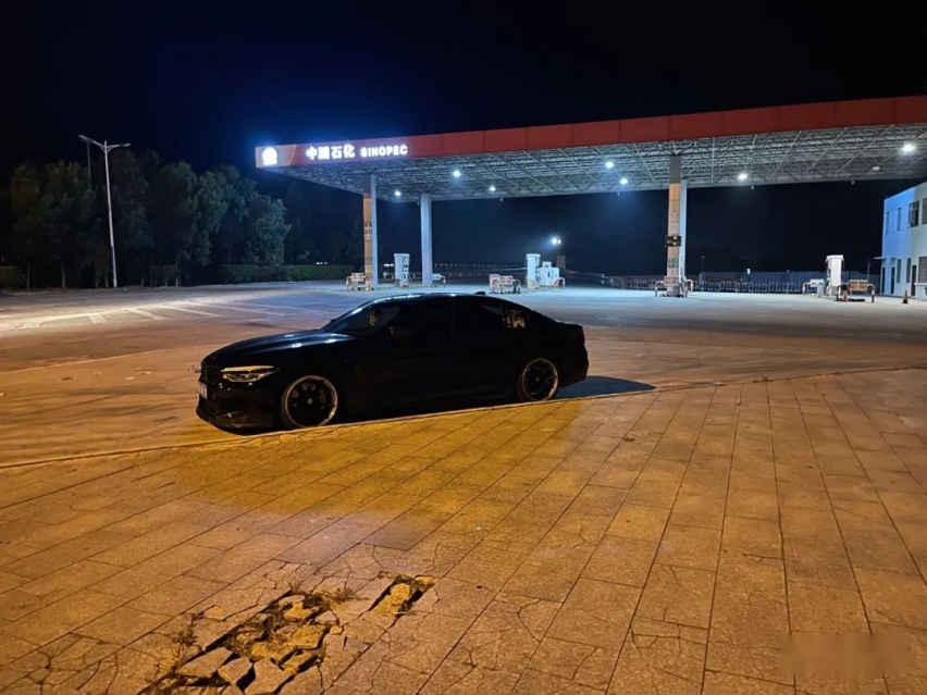 气动、倾角、大抛边加持的宝马530i，行政车型玩起来也毫不马虎