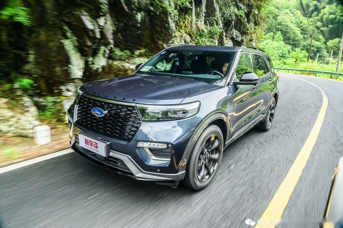 福特探险者首试：30多万的纵置平台中大型SUV，实力几何？