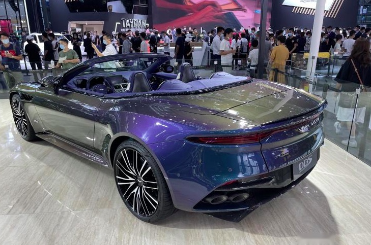 实拍阿斯顿•马丁DBS，售价突破500万，国内限售仅一台