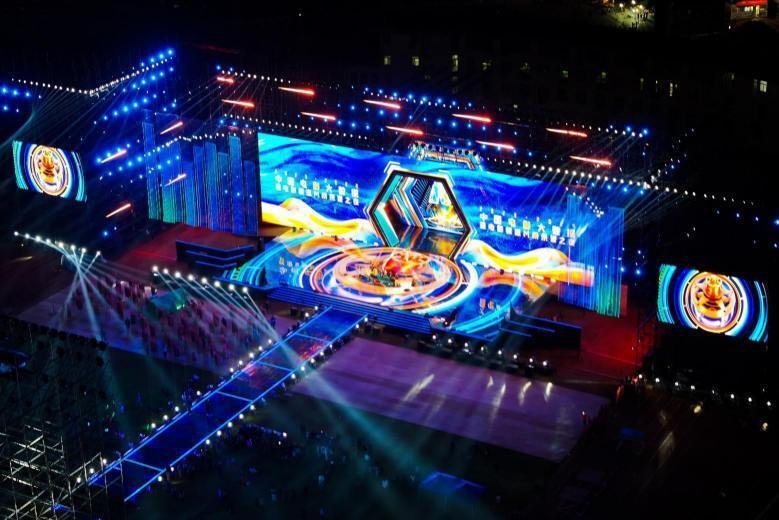 岚图汽车成为电影频道M榜荣誉之夜明星指定用车