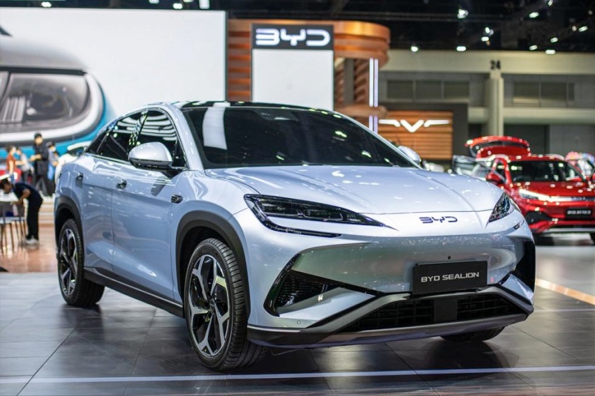 比亚迪海狮07 EV现身街头，大过Model Y，配530马力+云辇