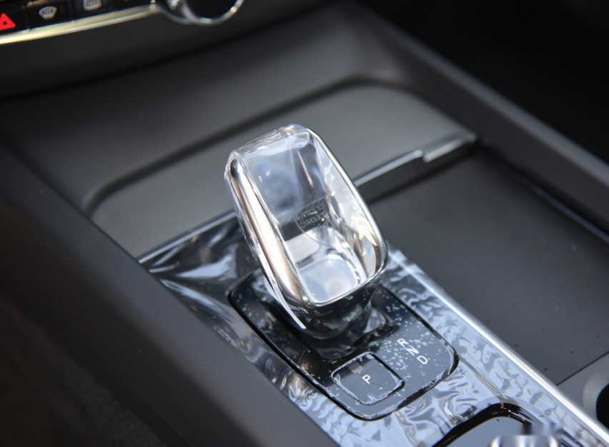 沃尔沃XC60，与宝马X3同级别，降至30万，你还买宝马X1吗？