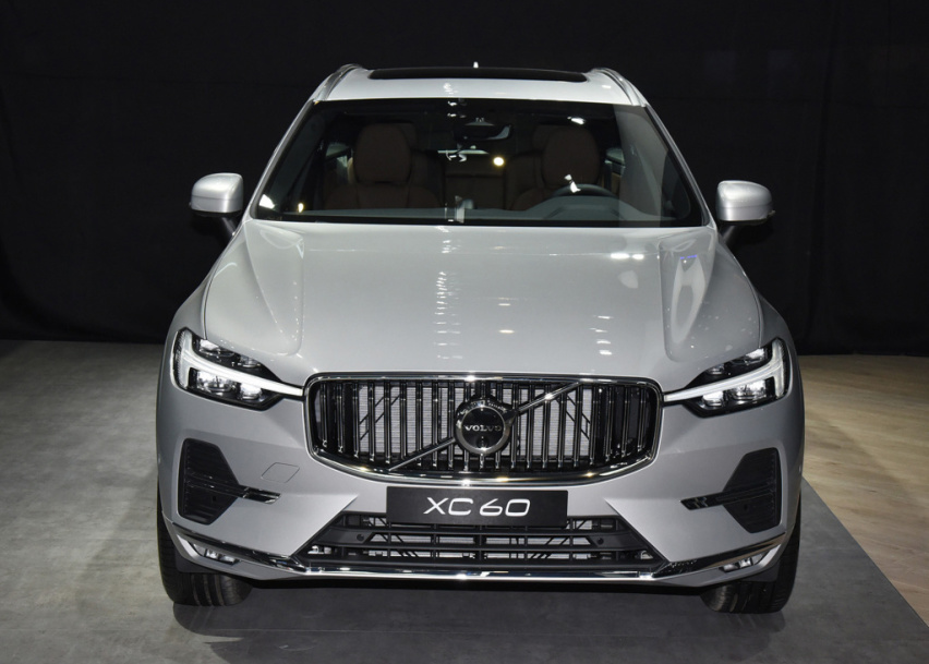 二线豪华的主力军，沃尔沃XC60追加混动版，果然价格也加上去了
