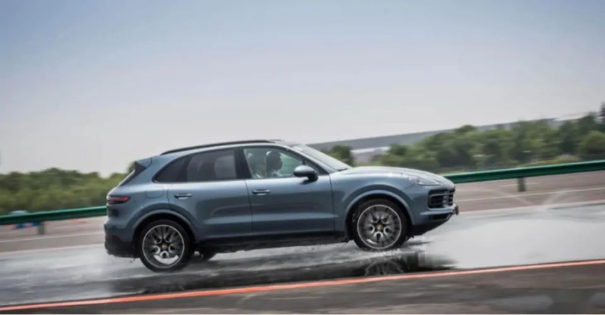 越级挑战Cayenne S？深度试驾小鹏G9