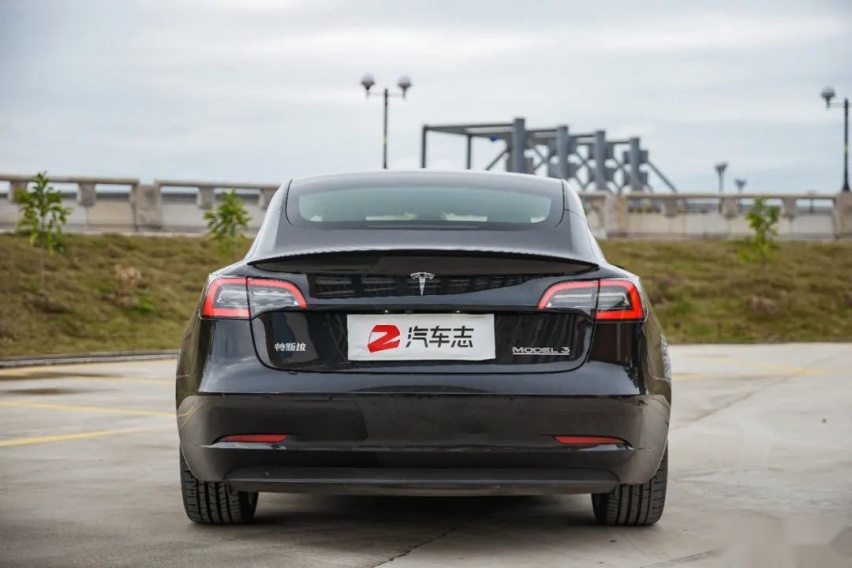 试驾特斯拉Model 3高性能版,比钢炮们滑溜的线性最让人欲罢不能