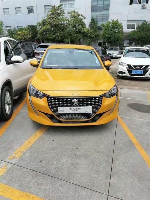 标致208现身国内道路，三缸8AT能挑战飞度吗？