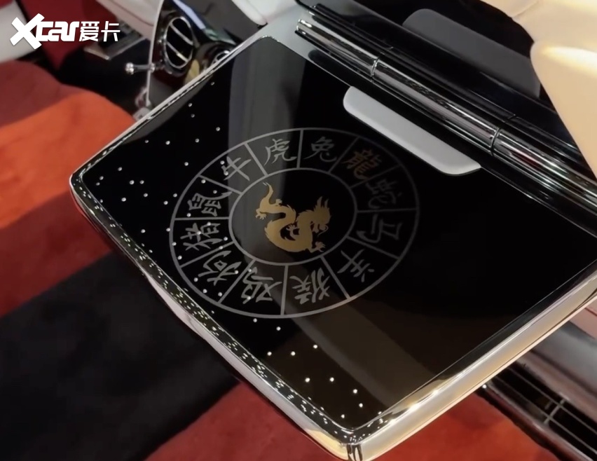 劳斯莱斯龙年定制版幻影海外实拍,龙形星空顶 手工刺绣-爱卡汽车爱咖