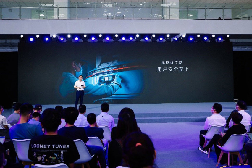 特斯拉再起火/岚图发布电池安全技术  是技术重要还是生命更重要