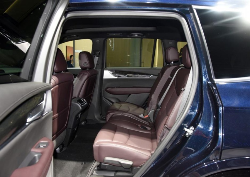 性价比很高的二线豪华SUV，凯迪拉克XT6比宝马奔驰更划算