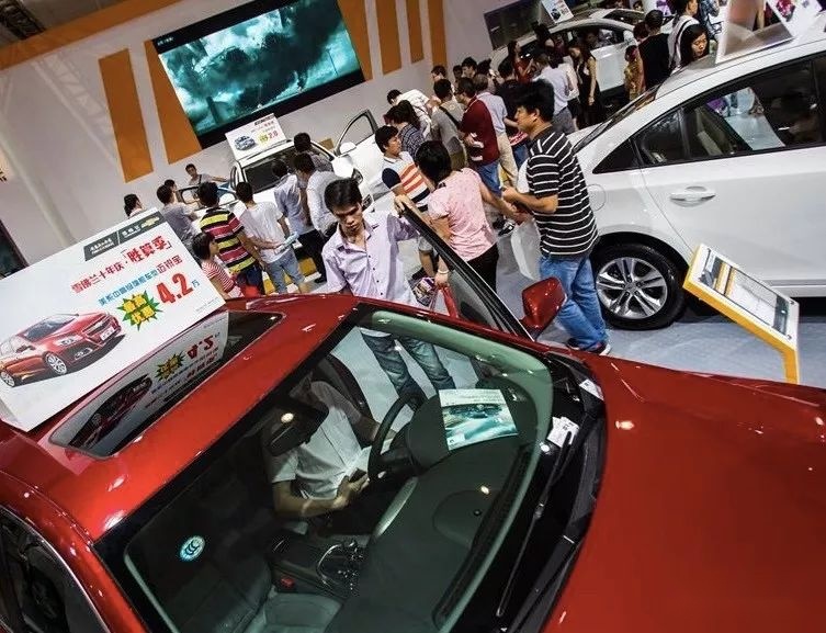 老车主遭“背刺”，车企如何答好这道“服务题”？