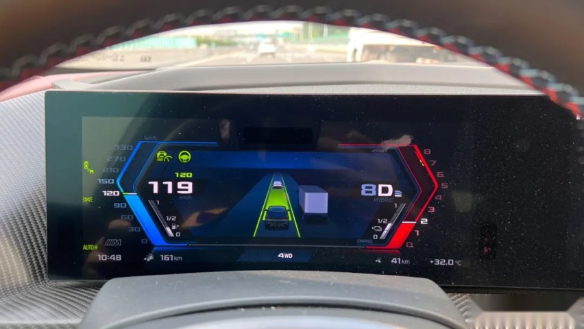 为何创新BMW XM是高性能电动豪华的未来？全方位体验后找到了答案