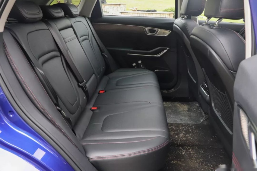 10余万买一台2.0T的中型SUV，奔腾T99只是虚有其表？