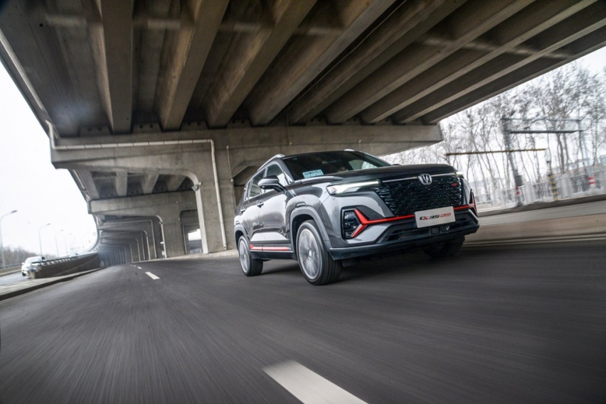 10万元你能买到什么样的SUV？试驾长安CS35 PLUS