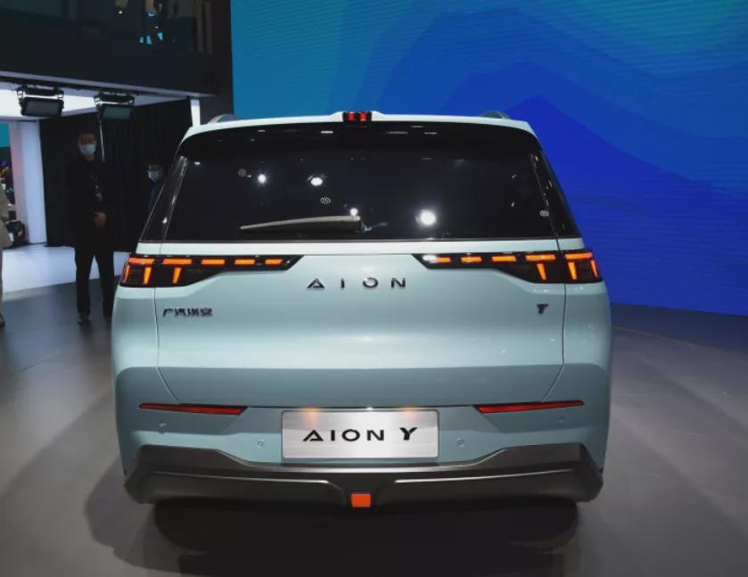 续航600公里，空间不输冠道，广汽全新AION Y上市