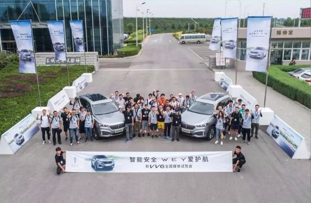 “豪华安全”是什么？新VV6从灯光到“表情”，都做足了功课…