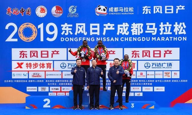 超变擎领势先行！东风日产成都马拉松开跑，3万跑友赛场挥洒激情