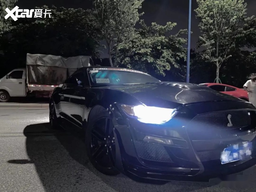 受父亲影响打造宽体福特Mustang，底盘灯让我成为