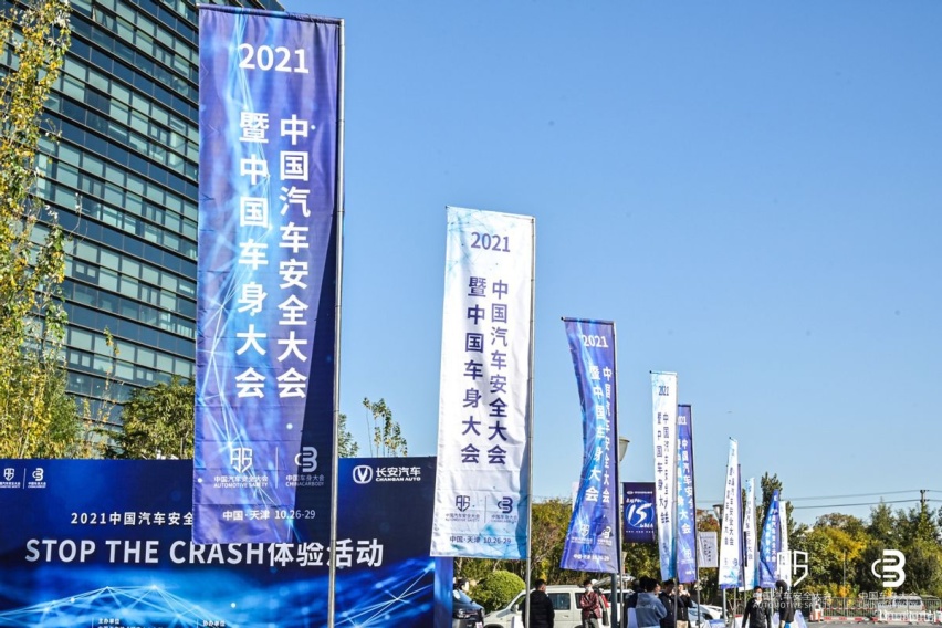 荣获中国十佳车身大奖的极狐汽车，究竟拥有怎样的硬核实力？