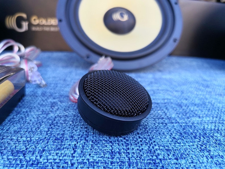 台州慧声汽车音响改装，现代途胜改装黄金声学GM两分频汽车音响