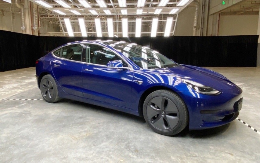 起售价格为35.58万元，国产特斯拉Model 3实车亮相