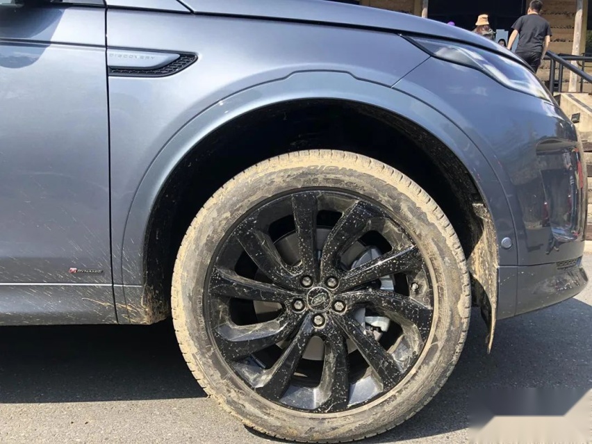 搭48V轻混，终端优惠大，沃尔沃XC60和路虎发现运动，谁更好？