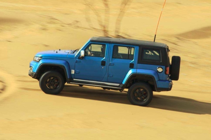 BJ40刀锋英雄柴油版，解锁百变高阶露营生活