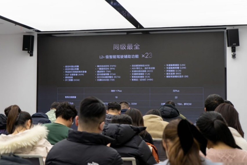 哪吒X迎来了首次OTA升级 新增7项功能 超性价比之选