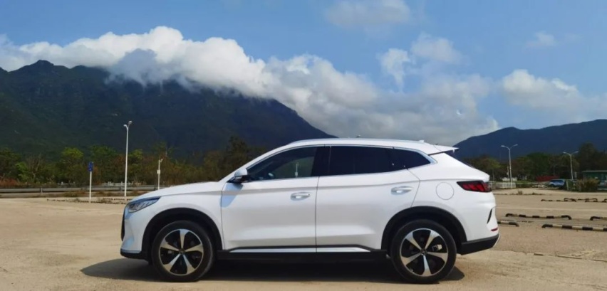满油续航1000+km！试驾比亚迪宋PLUS DM-i