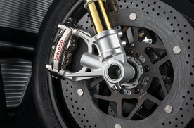 Brembo全新碳陶刹车盘首次装在杜卡迪上