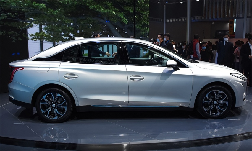 12万出头的中型纯电轿车，红旗E-QM5销量并不好，你会考虑吗