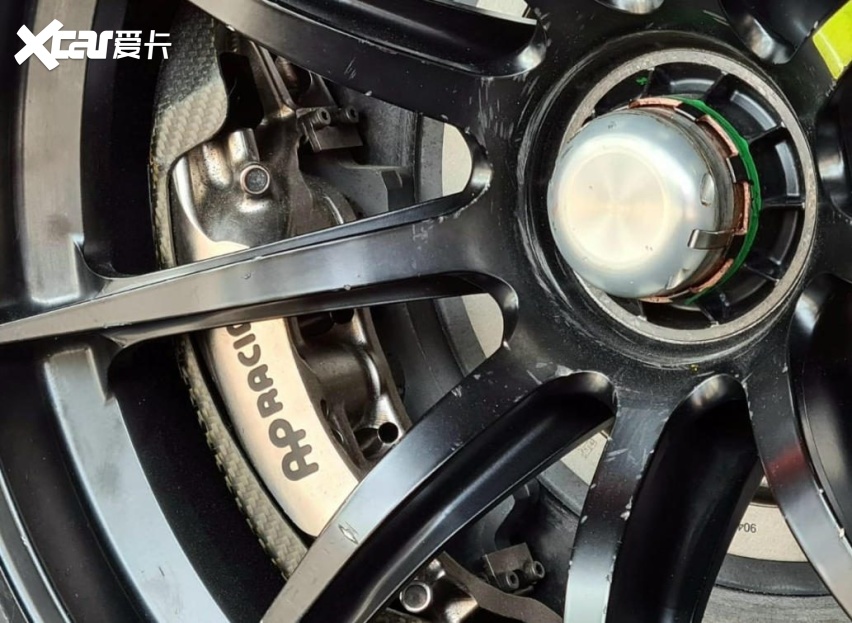 领克03TCR赛车对比03量产车：差价10倍，卖140万的底气在哪里？