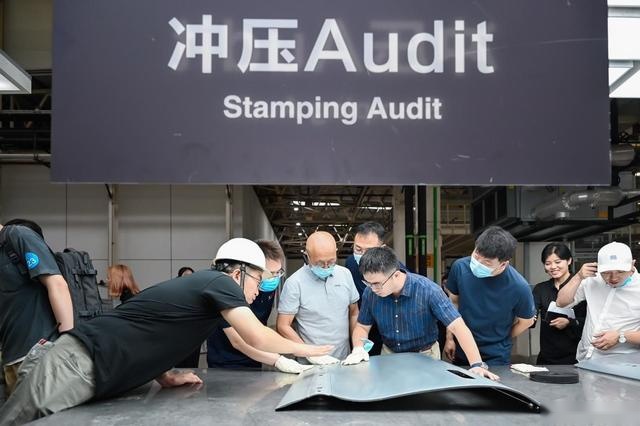 北汽极狐阿尔法Ｓ全新HI版多项发力智能出行体验，简直太香了