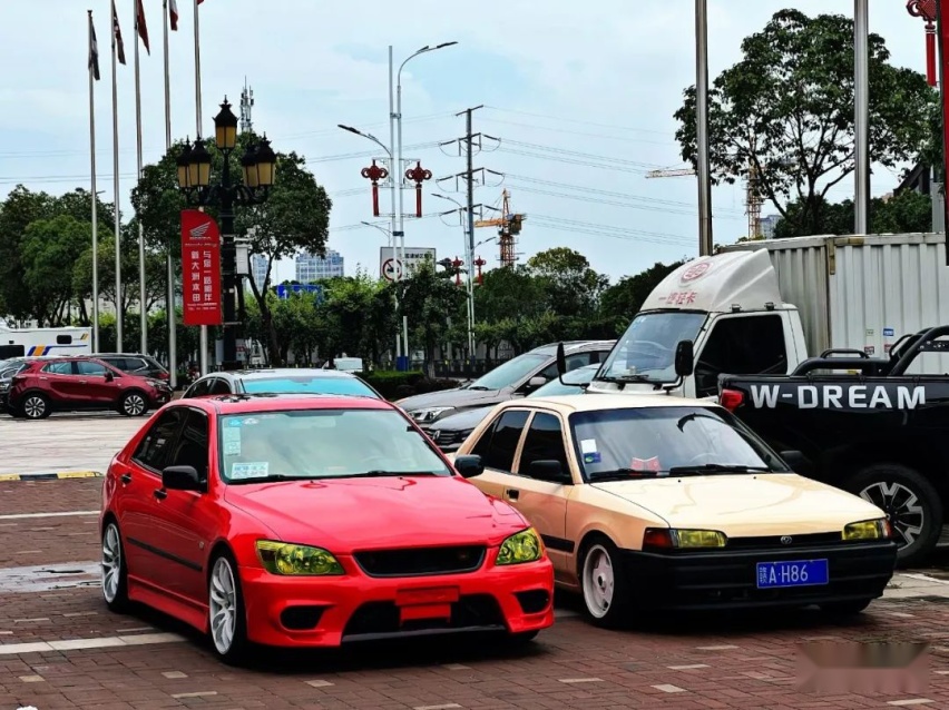 走街范雷克萨斯IS200咬地鲨，果然JDM与底盘灯才是最搭的