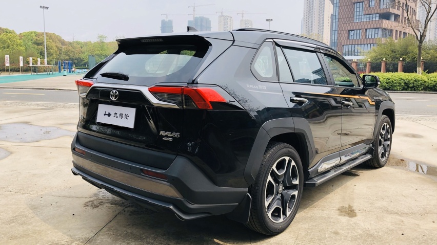 谁说城市SUV就不能霸气侧漏？丰田RAV4 荣放