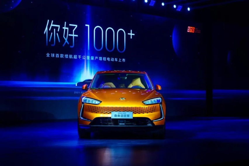 1000km+续航,4秒级零百加速,选它还是理想ONE?