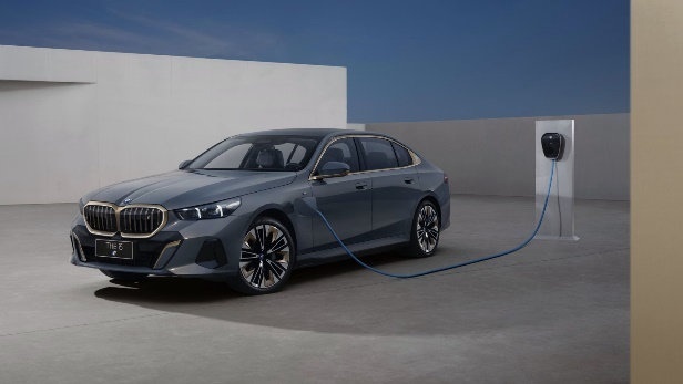 全新BMW 5系震撼上市，不论油电，树立智能豪华新标杆