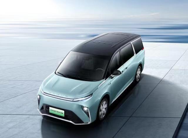 35万买家用MPV,选腾势D9还是上汽大通MAXUS MIFA 9?