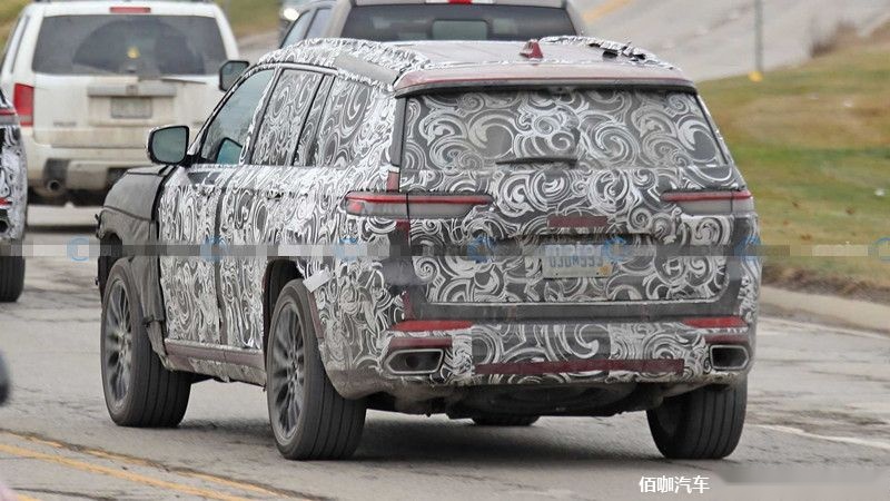 jeep-grand-cherokee-3-row-spy-shots-back.jpg