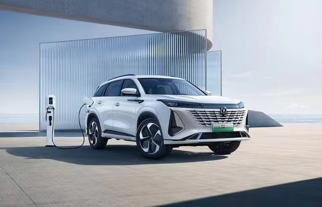 长安CS75家族再添新成员——第三代CS75PLUS智电iDD闪亮登场