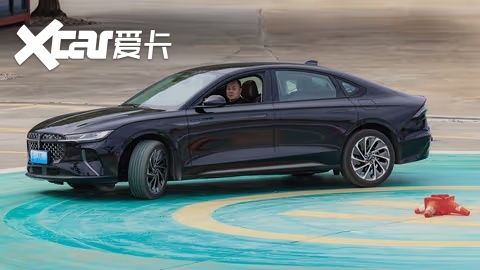 这么优雅的车,居然这么能打?