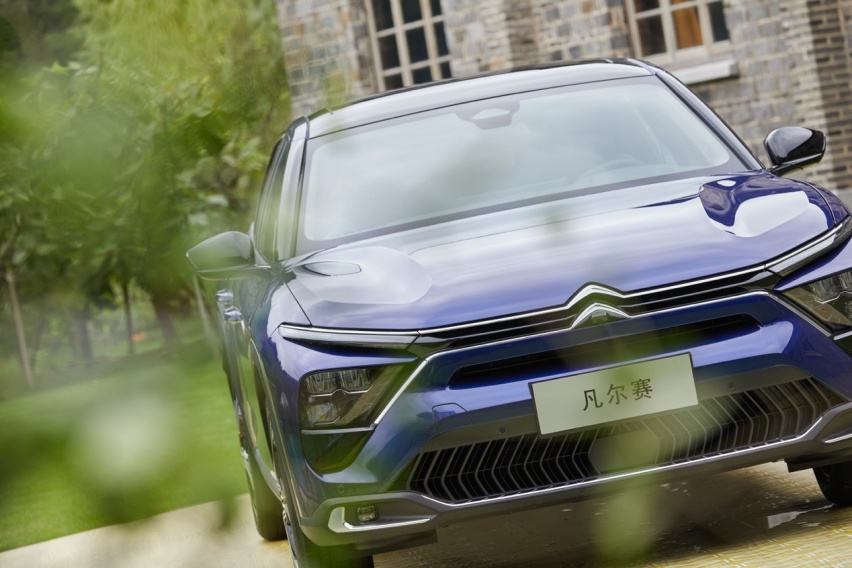 东风雪铁龙凡尔赛C5 X正式上市，售价14.37万元起