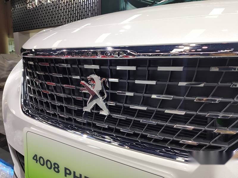 2020成都车展：搭1.6T发动机，实拍标致4008PHEV