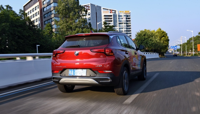 都是新款刚上市，15万买SUV，这两款精致实用值得一看！