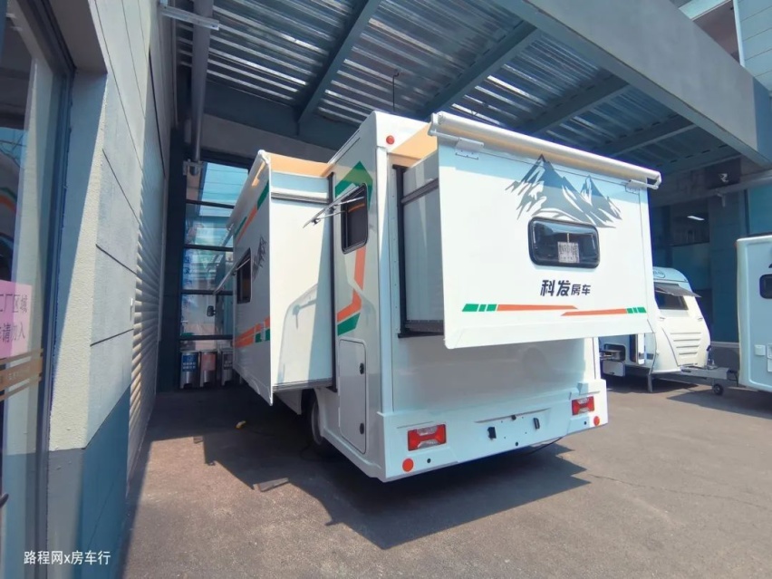 5.15房车展销季：科发双拓展依维柯房车，家庭出行优先考虑，特惠价45.98W！