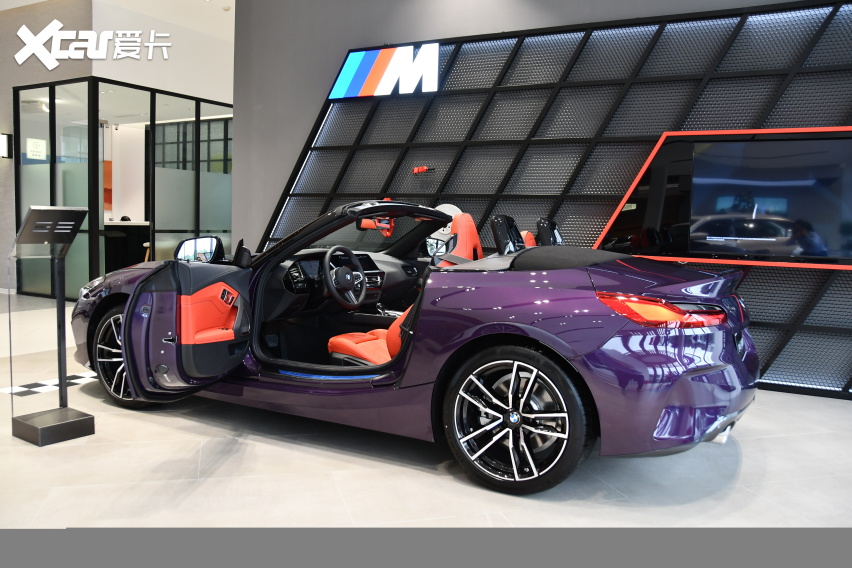 帅到没朋友，BMW Z4敞篷跑车闪电紫到店实拍